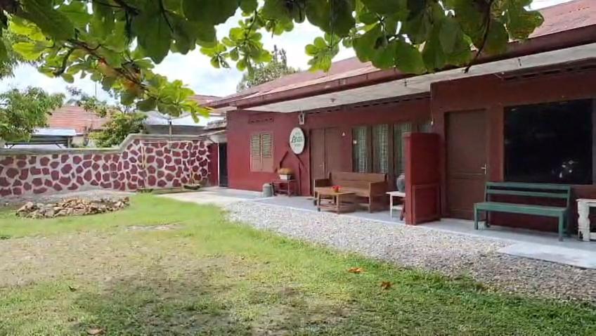 Brussels Homestay Balige Buitenkant foto